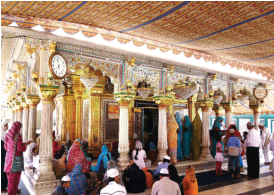 Hindistan'da yetişen evliyadan ve Çeştiyye yolunun büyüklerinden