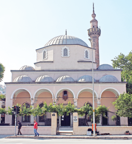 Tefsir, hadis ve fıkıh âlimi, tasavvuf ehli, velî.