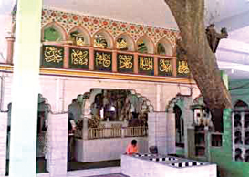 Hindistan'da yetişen evliyadan ve Çeştiyye yolunun büyüklerinden