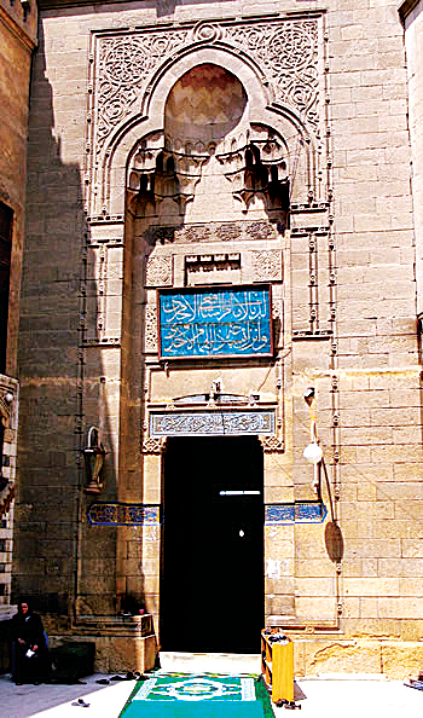 Ehl-i sünnetin amelde dört hak mezhebinden biri olan Şafiî mezhebinin imamı.