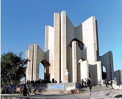 Hadis ve fıkıh âlimi, Büyük Selçuklu Devleti sultanlarından Alparslan ve oğlu Melikşah'ın veziri, büyük devlet adamı.