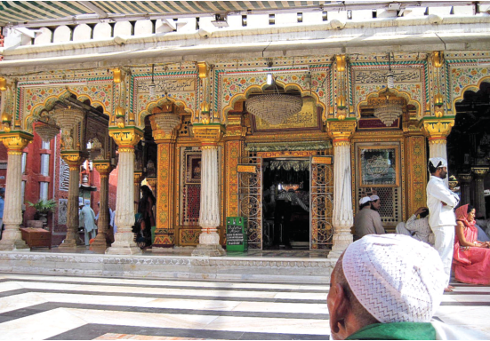 Hindistan'da yetişen evliyadan ve Çeştiyye yolunun büyüklerinden