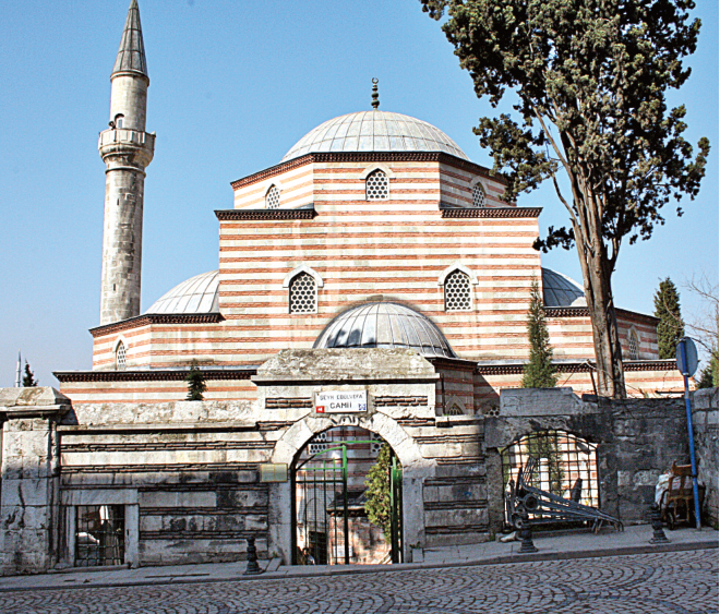 Osmanlılar zamanında yetişen, asrının allamesi ve reisüşşuarası (şairler reisi) sayılan fazilet ve hikmet sahibi âlimlerden.