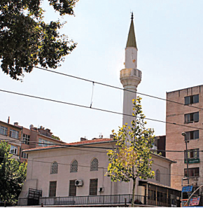 Hanefî mezhebi fıkıh âlimi. Yavuz Sultan Selim Han ve Kanunî Sultan Süleyman Han devri sadrazamlarından