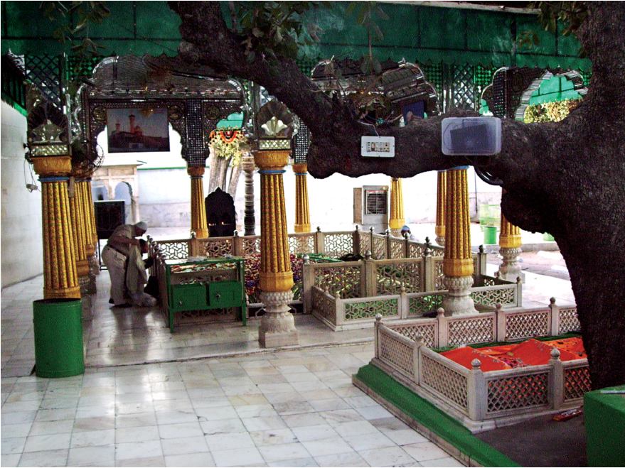 Hindistan'da yetişen evliyanın büyüklerinden.