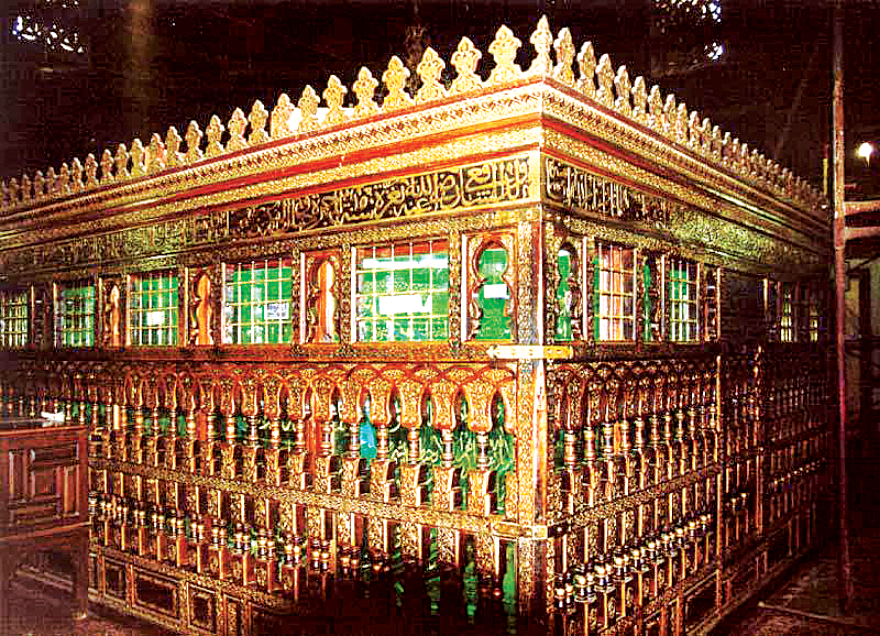 Ehl-i sünnetin amelde dört hak mezhebinden biri olan Şafiî mezhebinin imamı.