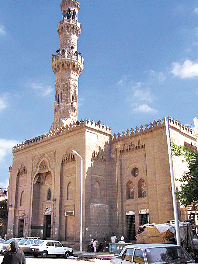 Ehl-i sünnetin amelde dört hak mezhebinden biri olan Şafiî mezhebinin imamı.