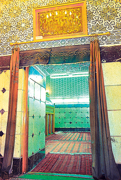 Asıl adı Nu'man bin Sabit bin Zuta el-Kufî'dir.