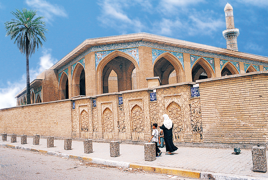 Asıl adı Nu'man bin Sabit bin Zuta el-Kufî'dir.