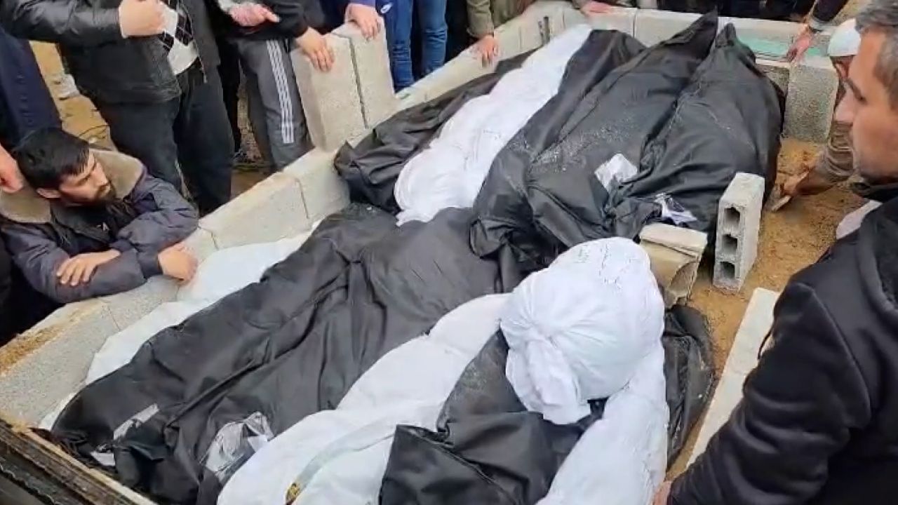  -Gazze'de can verenler toplu mezarlığa defnedildi