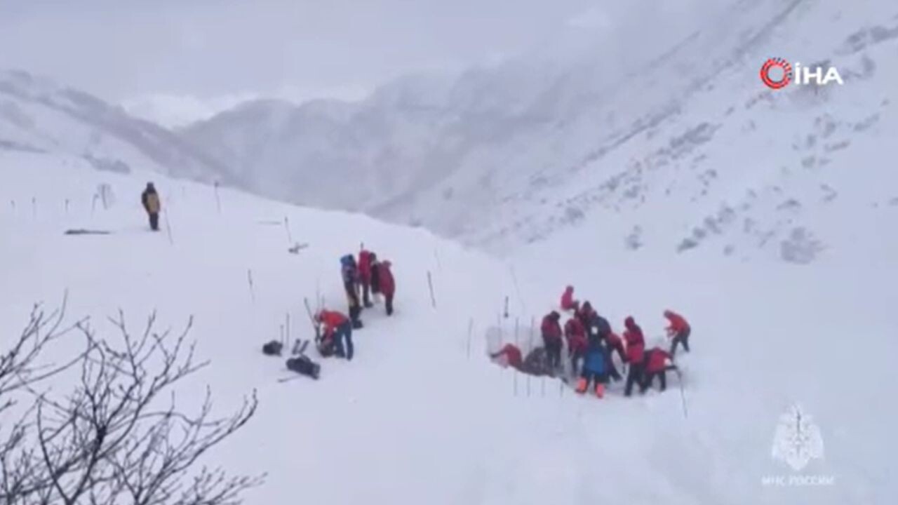 Rusya'da kayak grubunun üzerine çığ düştü: 2 ölü -Rusya'da kayak grubunun üzerine çığ düştü: 2 ölü