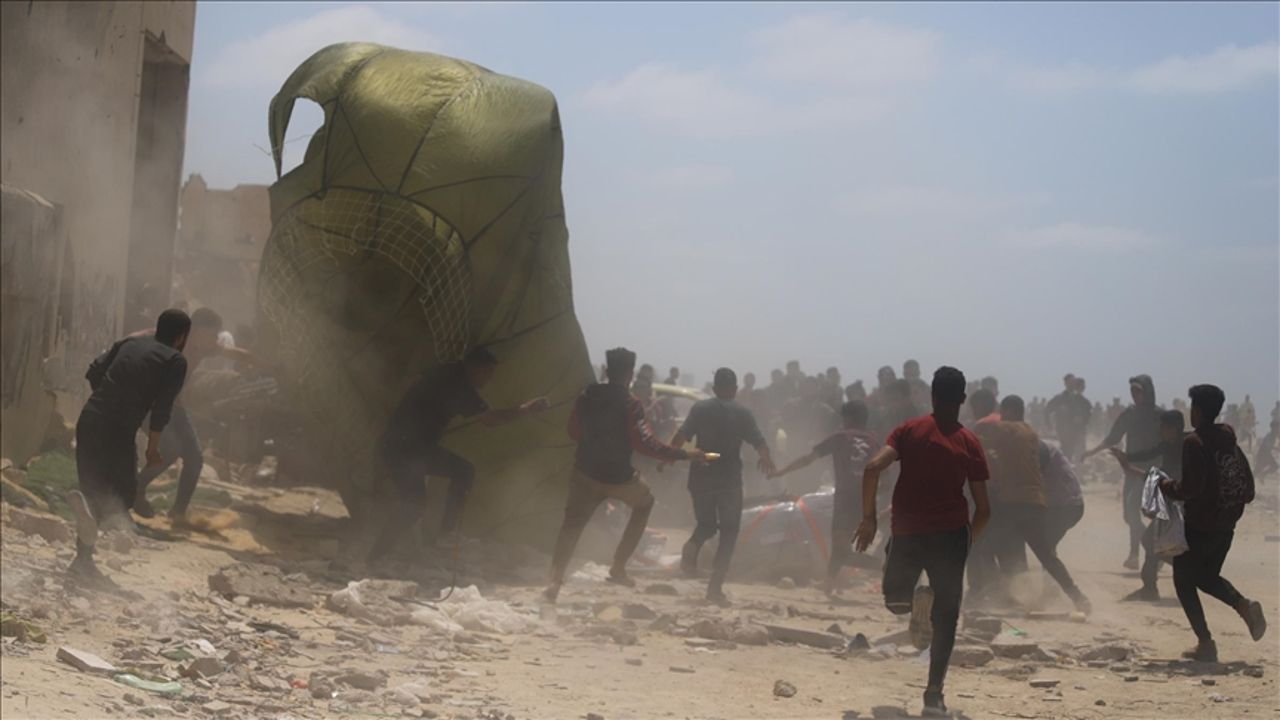  -Gazze'de yardım paraşütleri açılmadı