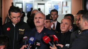 Tokat'ta basın açıklaması yapan bakan yardımcısı depreme yakalandı - GÜNDEM