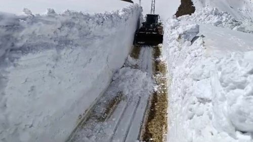 Hakkari'de kar kalınlığı 7 metreye ulaştı, ekipler seferber durumda - Gündem