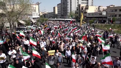 İran'da halk, İsrail'e yönelik misillemeyi kutlamak için sokaklara döküldü! - Dünya