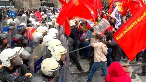İstanbul'da 1 Mayıs'ta polise güçlük çıkaran zanlılardan 38'i tutuklandı - Gündem