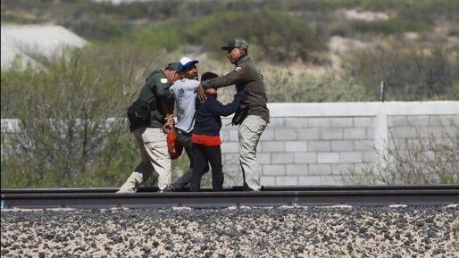 ABD-Meksika sınırında göçmen krizi: Düzensiz göçmenler yakalandı! - Dünya