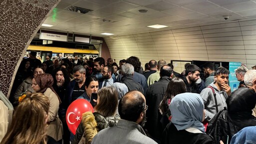 M5 Üsküdar-Samandıra metro hattında teknik arıza devam ediyor! Seferler gecikmeli... - Gündem