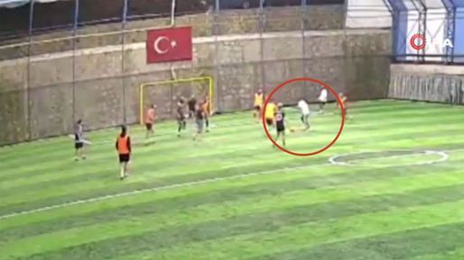Sosyal medya bu görüntüleri konuşuyor! Trabzonsporlu Nicolas Pepe halı sahada baklavasına maç yaptı - Spor