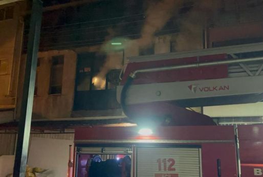 Bursa'da sıcak saatler, mobilya imalathanesi alev alev yandı - Gündem