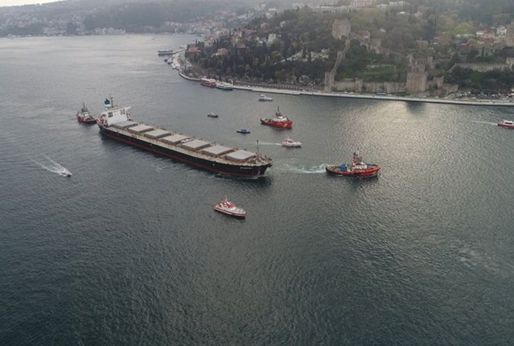 İstanbul Boğazı'nda gemi trafiği yat yarışları nedeniyle çift yönde askıya alındı - Güncel