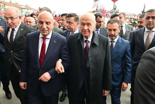MHP lideri Bahçeli ve ABB Başkan Adayı Altınok seçmenleri selamladı - Politika