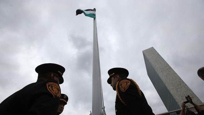 Filistin Devleti bayrağı BM Genel Merkezi önünde düzenlenen törenle göndere çekildi

