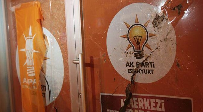 İki ilde AK Parti binasına saldırı!