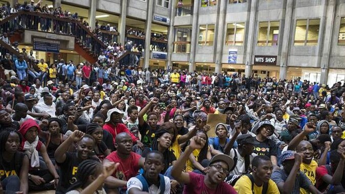 Güney Afrika&#039;da &#039;harç&#039; protestosu
