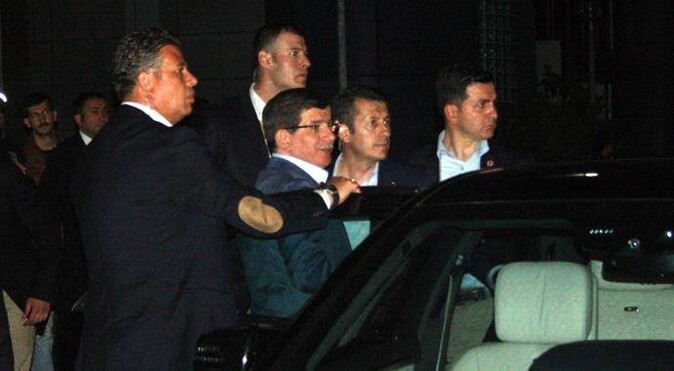 Başbakan Davutoğlu&#039;ndan sürpriz ziyaret