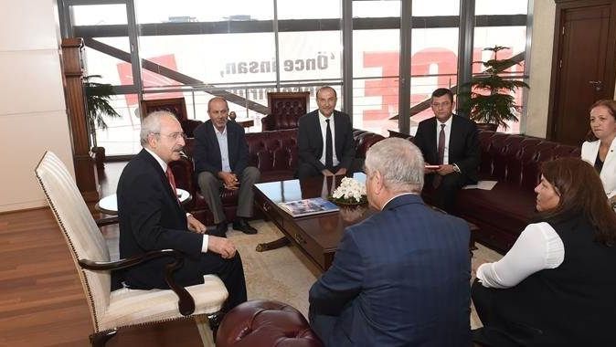 Kılıçdaroğlu, DİSK, KESK, TMMOB ve TTB yöneticileri ile görüştü