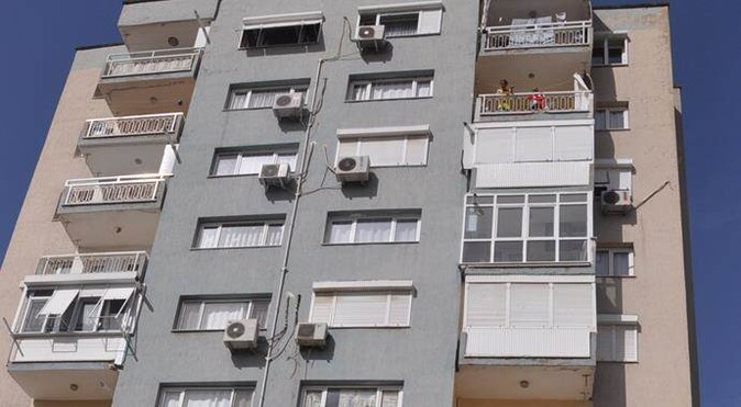 İzmir&#039;de 8. kattan düşen bebek öldü
