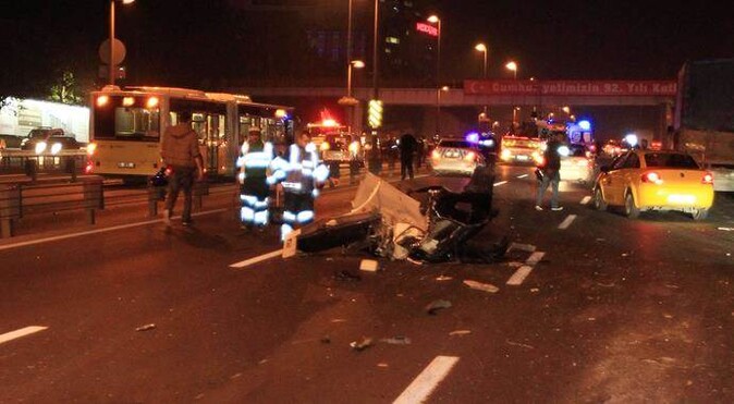 Bakırköy&#039;de feci kaza: 1 ölü, 2 yaralı
