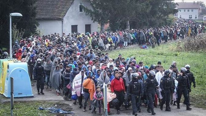Avrupa&#039;daki sığınmacıların zorlu yürüyüşü
