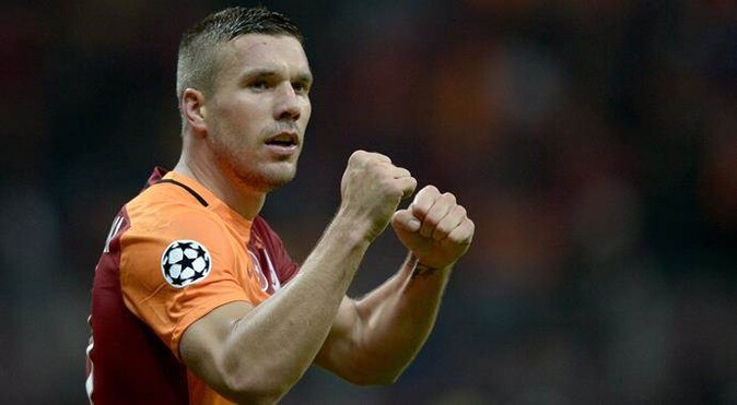 Lukas Podolski&#039;den tarihi gol!