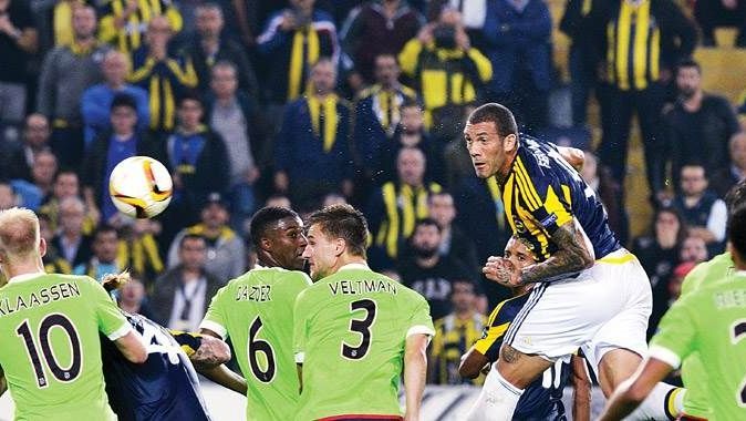 Fenerbahçe&#039;yi yine Fernandao sırtladı