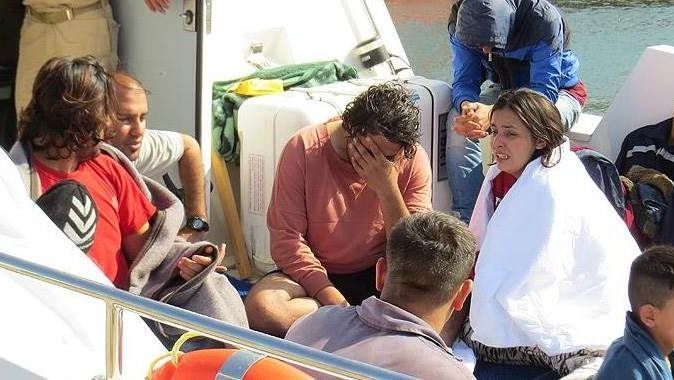 Ege Denizi&#039;nde kurtarılan sığınmacılar yaşadıklarına sevinemedi

