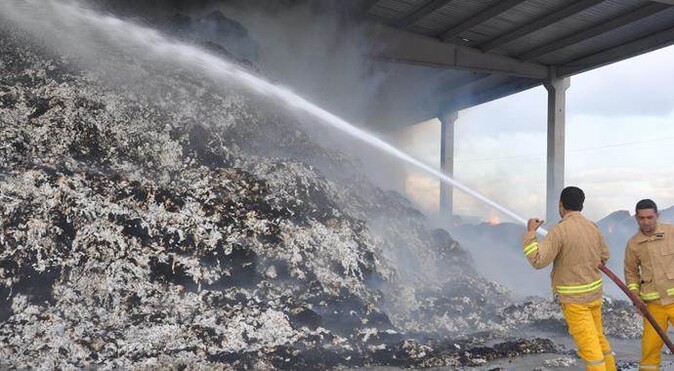 Aydın&#039;da fabrika yangını! 5 bin ton pamuk kül oldu