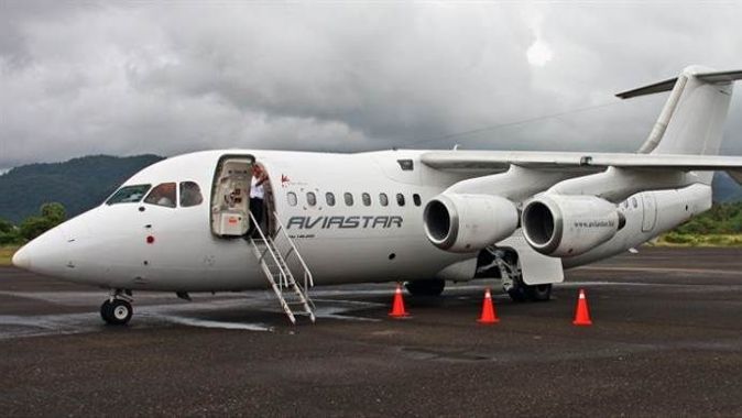 Endonezya uçağı 10 yolcusuyla kayboldu
