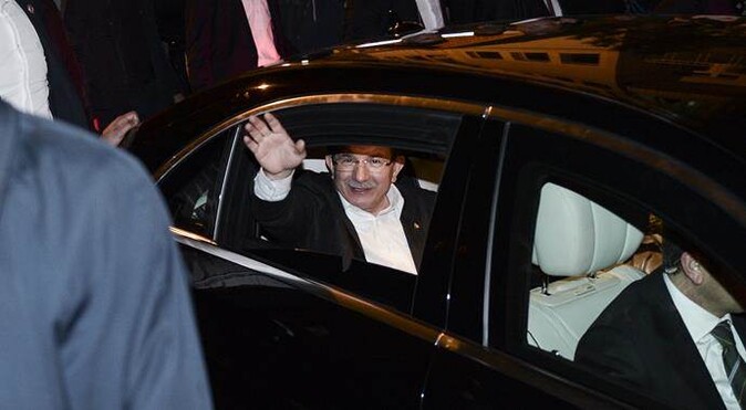 Davutoğlu&#039;ndan Sinan Şamil Sam&#039;ın ailesine taziye ziyareti