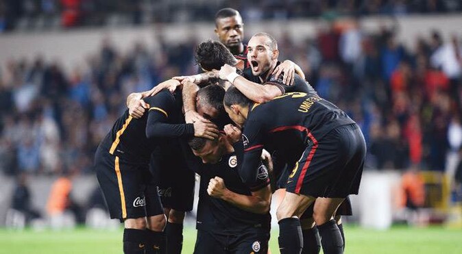 Galatasaray, Başakşehir&#039;i yenerek ligde maç fazlasıyla lider oldu