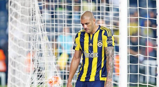 Fenerbahçe Akhisar&#039;a 2 puan bıraktı
