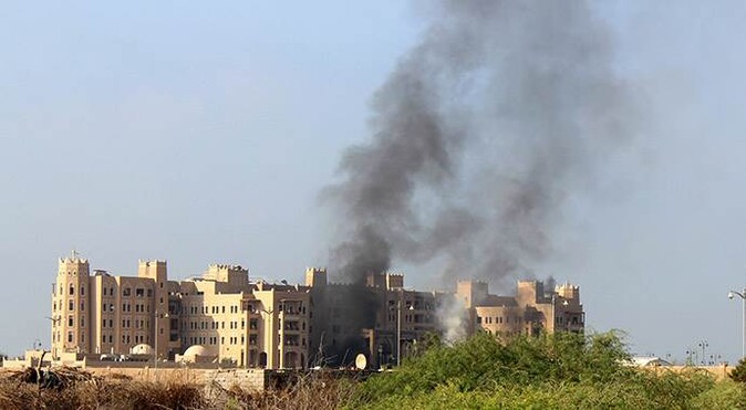 Yemen&#039;de hükümet karargahına füze saldırısı
