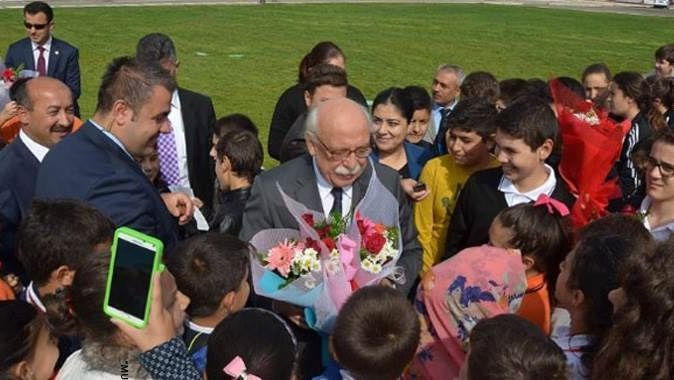 Milli Eğitim Bakanı doğum gününü öğrencilerle kutladı