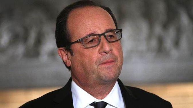 Hollande&#039;ı eleştiren sunucu işten atıldı
