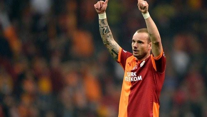 Melo krizine Sneijder&#039;li gönderme