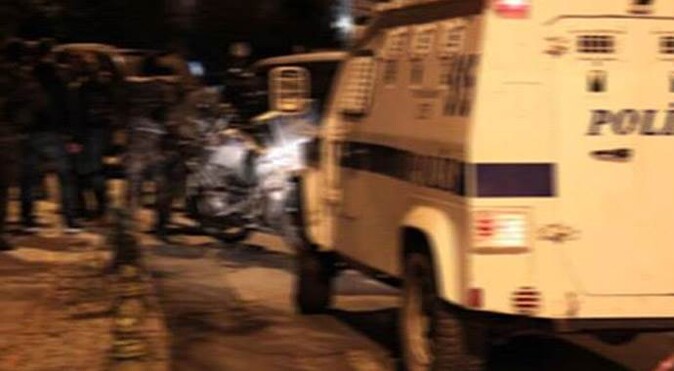 İstanbul&#039;da terör operasyonu: 1 polis yaralı