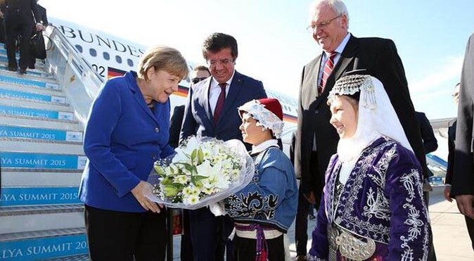 Merkel G-20 zirvesi için Antalya&#039;da
