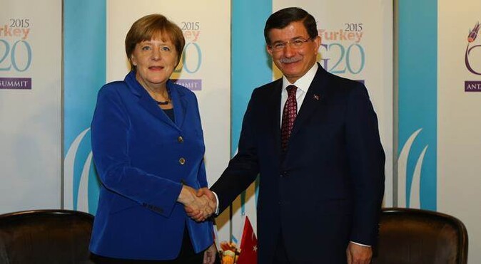 Davutoğlu Almanya Başbakanı Merkel ile görüştü
