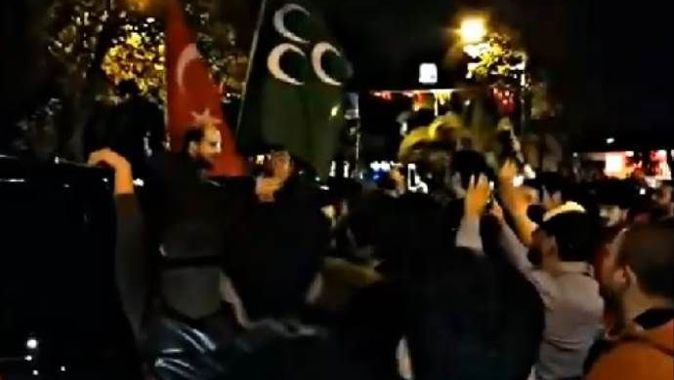 Bilal Erdoğan seçim zaferini Bağdat Caddesi&#039;nde kutladı
